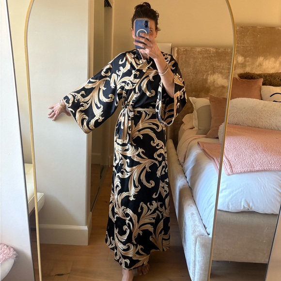 Natori Classics Belted Black & Gold Baroque Print Kimono Maxi Robe / Dress - Picture 5 of 10
